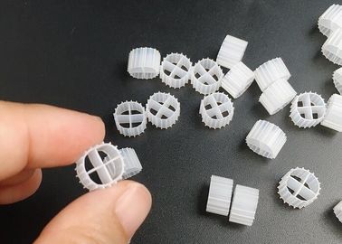 comprare Portatore di biofilm ad alta efficienza MBBR Filter Media 11mm X 7mm Dimensione e colore bianco online manufacture