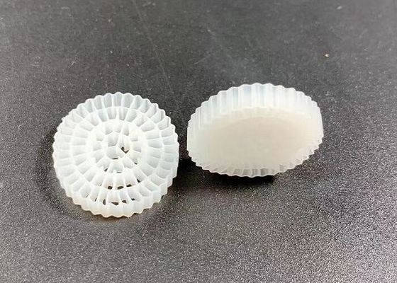 comprare Biofiltro portante in HDPE Mbbr per letti sospesi per allevamenti ittici 25x4MM online manufacture