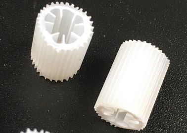 Materiale MBBR HIPS Filtro di plastica con dimensioni 5 mm x 10 mm e colore bianco