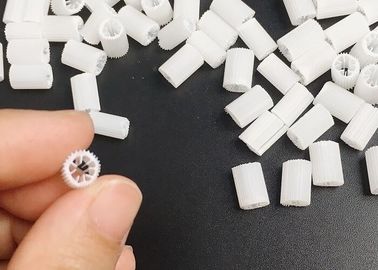 Media di filtraggio di biocelle in plastica Dimensione 5 mm X 10 mm Superficie efficace maggiore