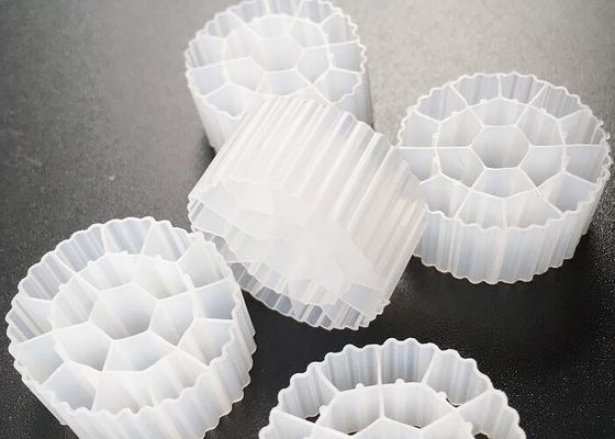 Materiale plastico MBBR Bio Media HDPE K3 Acquaponica Filter Media 500 m2/m3 fda materiale sicuro biopipe biocell balls