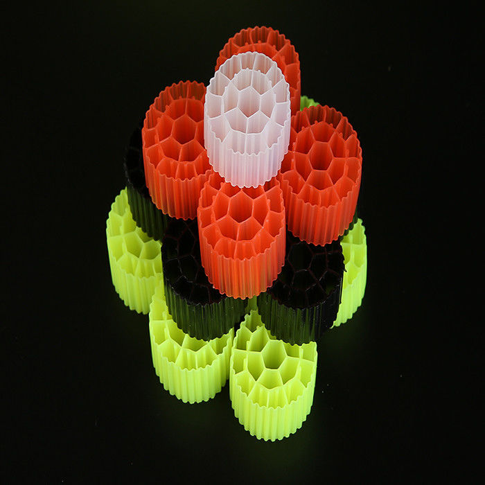 Rossa / gialla plastica MBBR Bio Media K1 500 m2/m3 Superficie con colore bianco