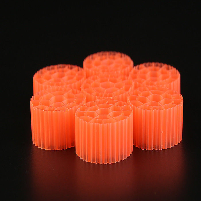 MBBR Biofilter Media Plastic Filter Media 0,96 - 0,98 g/cm3 Densità e colore bianco