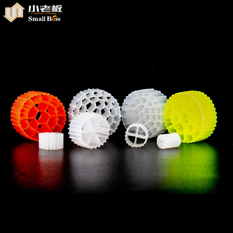 Materiale plastico colore nero Koi Kaldnes Filter Media Buona resistenza agli impatti per l'acquacoltura