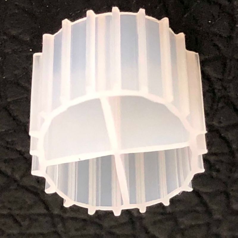Medi filtranti MBBR di colore bianco con materiale HDPE vergine e lunga durata di vita per RAS