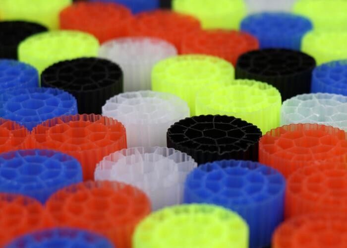 K3 Materiale HDPE di colore bianco MBBR Filtro Media Trattamento dell'acqua Bio Cel Per stagno