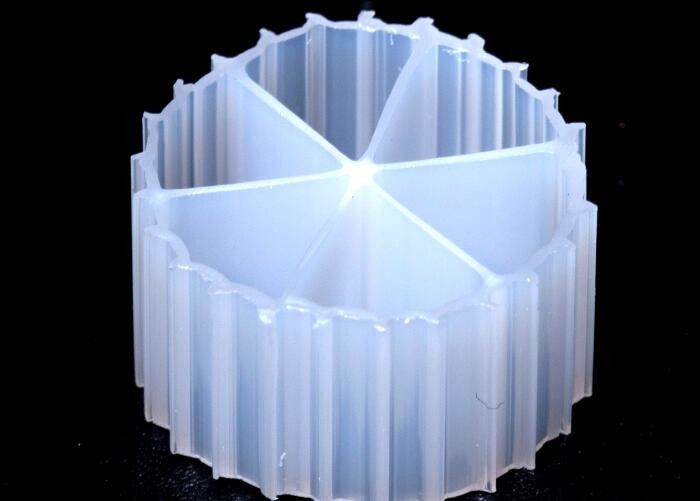 16*10mm Dimensione MBBR Filter Media con materiale HDPE vergine e formazione di biofilm portante rapido
