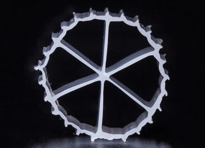 16*10mm Dimensione MBBR Filter Media con materiale HDPE vergine e formazione di biofilm portante rapido