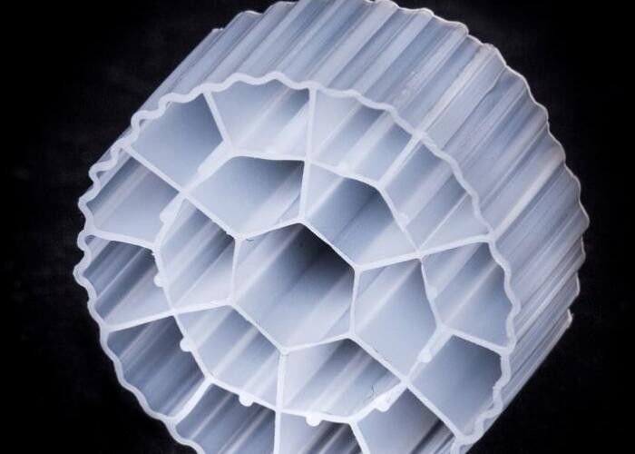 Medi filtranti MBBR in HDPE vergine con colore bianco e lunga durata per dimensioni da 35*18 mm