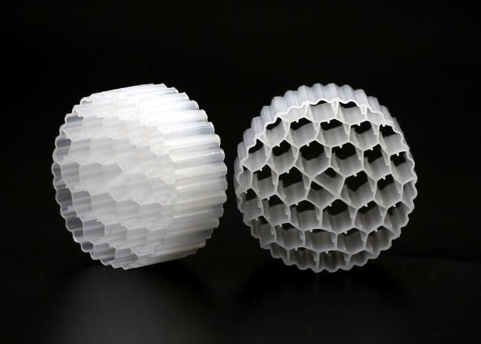 BIO Balls Floating Filter Media MBBR 16mm X 10mm Materiale HDPE vergine idrofilico