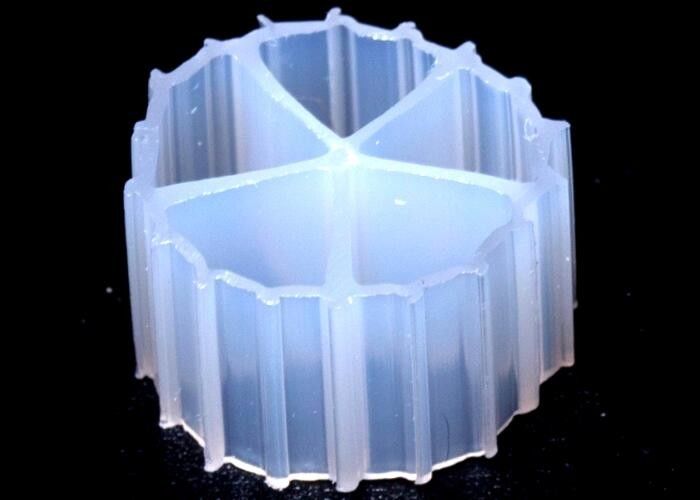 Colore bianco Pesce stagno vergine HDPE Biocell Bio Filter Media Buona superficie