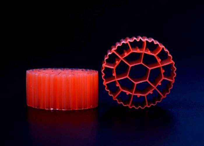 Colore rosso Pesce stagno filtro media vergine materiale HDPE K3 plastica filtro media