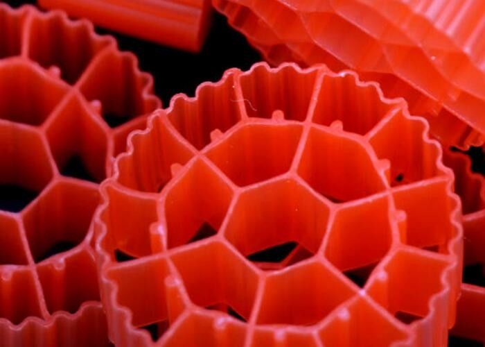 MBBR Bio Filter Medias con colore bianco e materiale HDPE vergine per le acque reflue