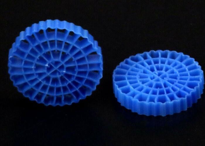 grande superficie di 25*4 mm e colore bianco, materiale vergine HDPE MBBR biofilm media