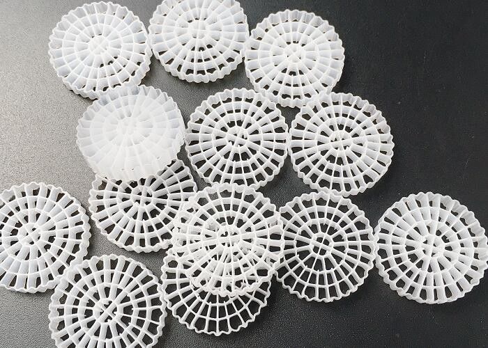 Portatore di biomassa per stagno K3 Mbbr Media per filtrazione biologica 25*4mm biopipe IFAS trattamento dell'acqua colore bianco HDPE