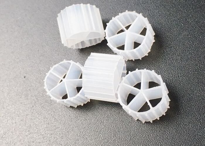 HDPE resistente agli UV 10*7MM MBBR BIOBALLS IFAS processo 5 stanze fda materiale sicuro supporto galleggiante prezzo basso