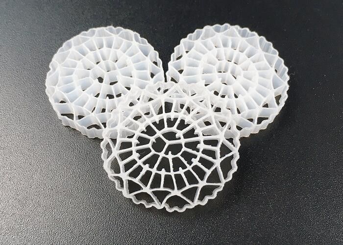 Rimozione del corpo di merluzzo bianco HDPE Plastic MBBR BIO Filter media per il trattamento delle acque reflue