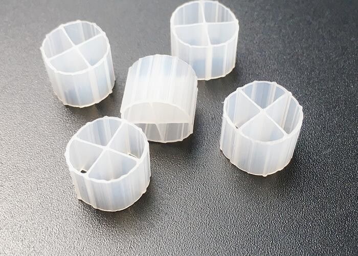 Acquicoltura Pescificio MBBR Biofiltro Media 12*9mm Hdpe Bioballe Bianche Sbr Processo