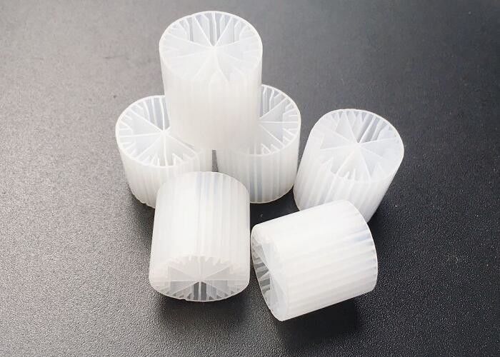 Reattore a letto mobile 15*15mm MBBR Trattamento dell'acqua Bio media per serbatoio anaerobico