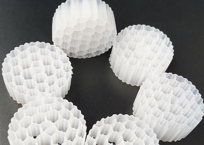 Plastic Bio MBBR Trattamento dell'acqua FAB / filtro a gocciolaggio Medio galleggiante di imballaggio 25*12mm