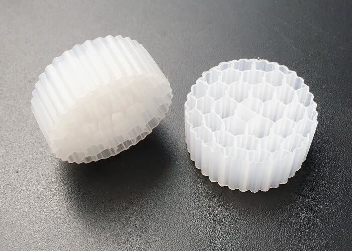 Cina trattamento biologico delle acque reflue media k3 bio-growth fab media come filtro di acqua prodotti di riempimento per stagno