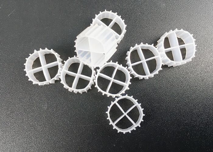Materiale in HDPE vergine Kaldnes K1 Filter Media Bio Balls per acquari