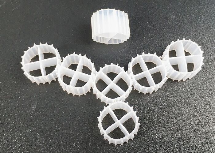 Colore bianco MBBR Media Biofilm Carrier con Super Decarburization e materiale HDPE vergine