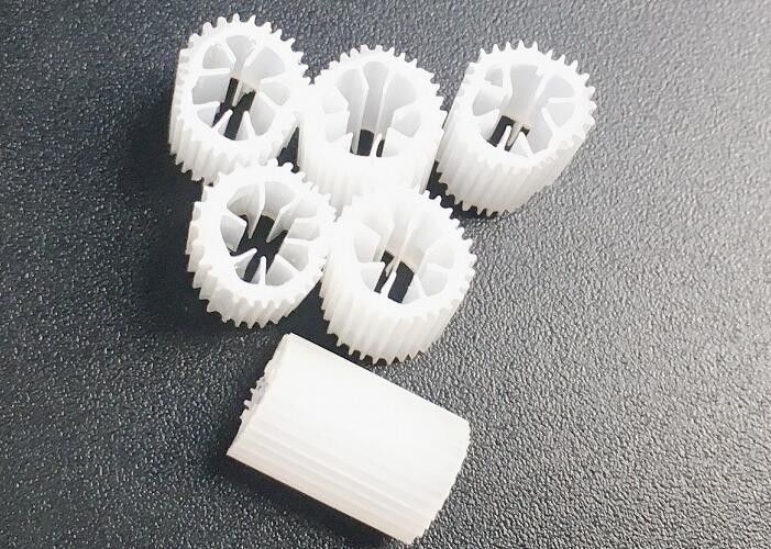 Risparmio di spazio Materiale plastico galleggiante Kaldnes Materiale biofiltro