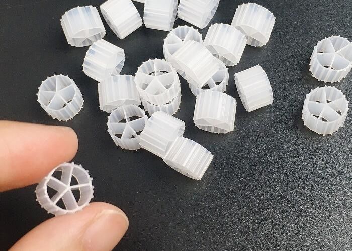 Medi filtranti in HDPE bianco a 5 fori