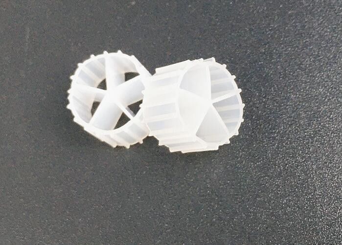Medi filtranti in plastica bianca ad alta attività biologica HDPE per stagni di pesce