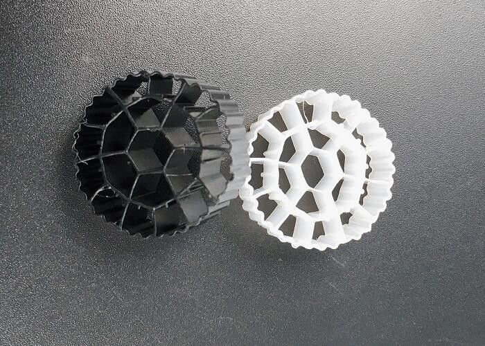 Materiale plastico MBBR Bio Media HDPE K3 Acquaponica Filter Media 500 m2/m3 fda materiale sicuro biopipe biocell balls
