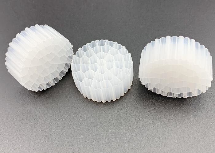 FDA PE37 25*10MM Medi filtranti galleggianti in HDPE bianco MBBR