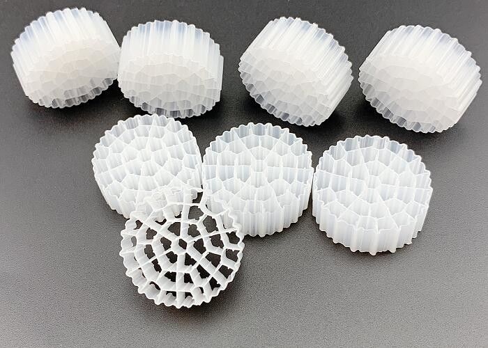 Medi filtranti in HDPE K1 di colore bianco PE37 per migliorare la qualità dell'acqua
