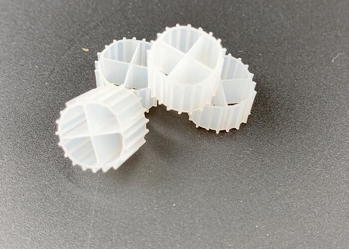 Medi filtranti in plastica ecologica per l'acquacoltura