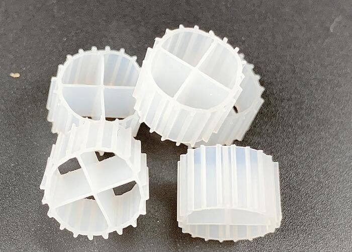 Colore bianco MBBR Media Biofilm Carrier con Super Decarburization e materiale HDPE vergine