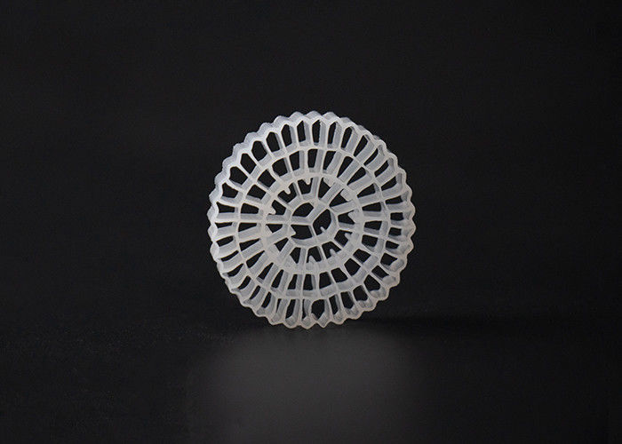 Materiale HDPE vergine MBBR Bio Media Bianco Colore E 25*4mm Dimensione Alta Superficie MBBR