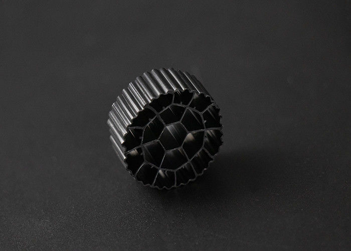 Materiale HDPE vergine MBBR Filter Media Biofilter 25mm X12mm Dimensione 600 m2/m3 Superficie