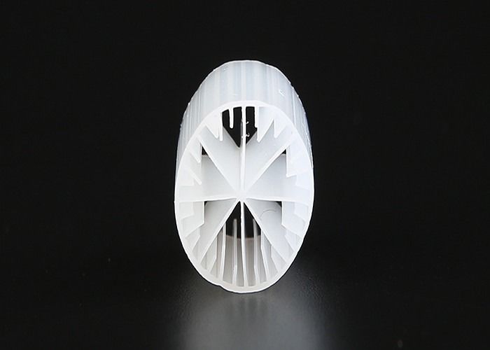 Colore bianco MBBR Filter Media 15*15mm Dimensione Materiale HDPE per il trattamento delle acque reflue