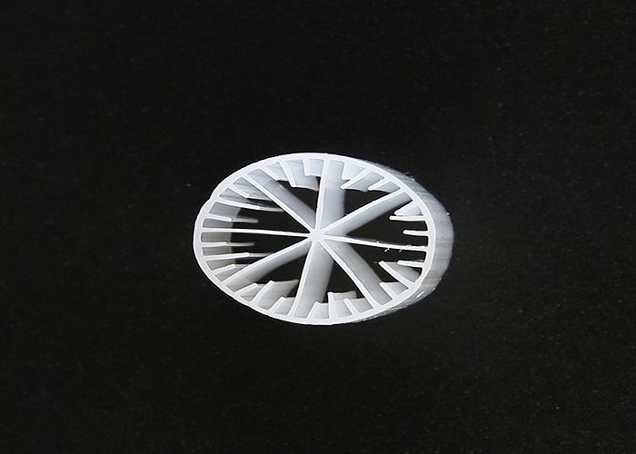 15*15mm Dimensione MBBR Bio Media Virgin Materiale HDPE Bianco Per Serbatoio Anaerobico