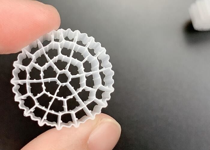 Medi filtranti in plastica MBBR di colore bianco